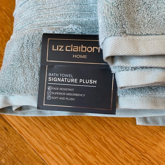 Liz Claiborne Bath Liz Claiborne Home Signature Plush Bath Towel